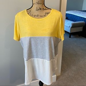 Multi print tshirt. Like new. XXL.